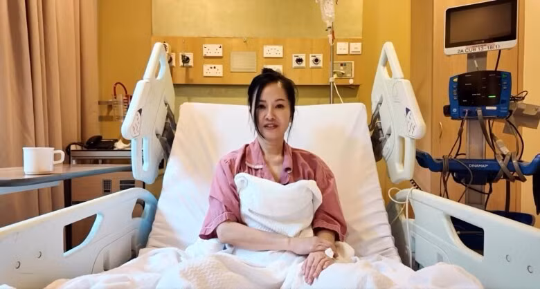 Mới đây, thông tin diva Hồng Nhung vừa trải qua ca phẫu thuật ung thư vú khiến nhiều người bất ngờ. Nữ ca sĩ cho biết sức khoẻ tạm ổn và lạc quan chiến đấu với bệnh ung thư. Ảnh: FBNV