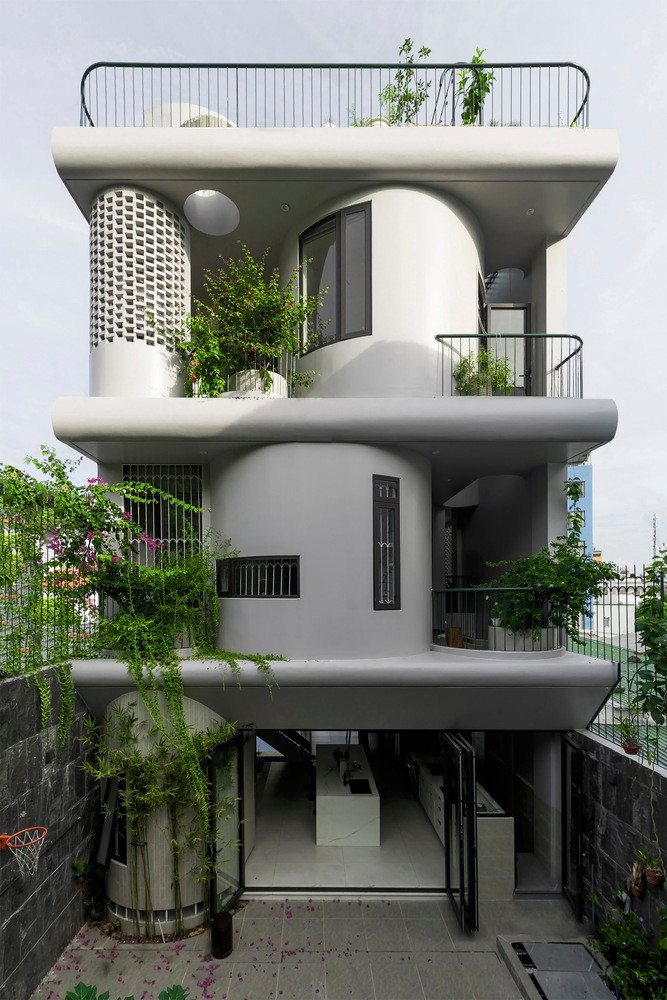 Các khối kiến trúc cong được sử dụng để tối ưu hóa không gian, giảm sức cản của gió và cho phép gió mát và ánh sáng mặt trời đi qua. Ảnh: Phan Trọng Tín