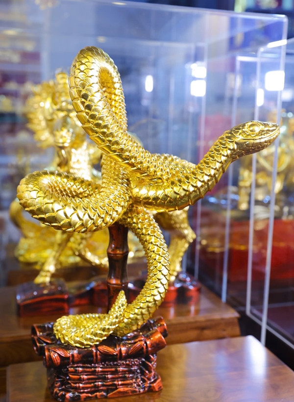 Rắn được coi là linh vật năm Ất Tỵ 2025, mang ý nghĩa cầu mong một năm mới thành công. Ảnh: Tiền phong