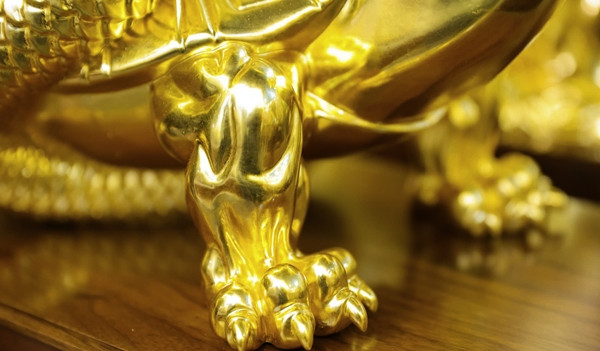 Các chi tiết dát vàng cầu kỳ và tinh xảo. Ảnh: Suckhoedoisong