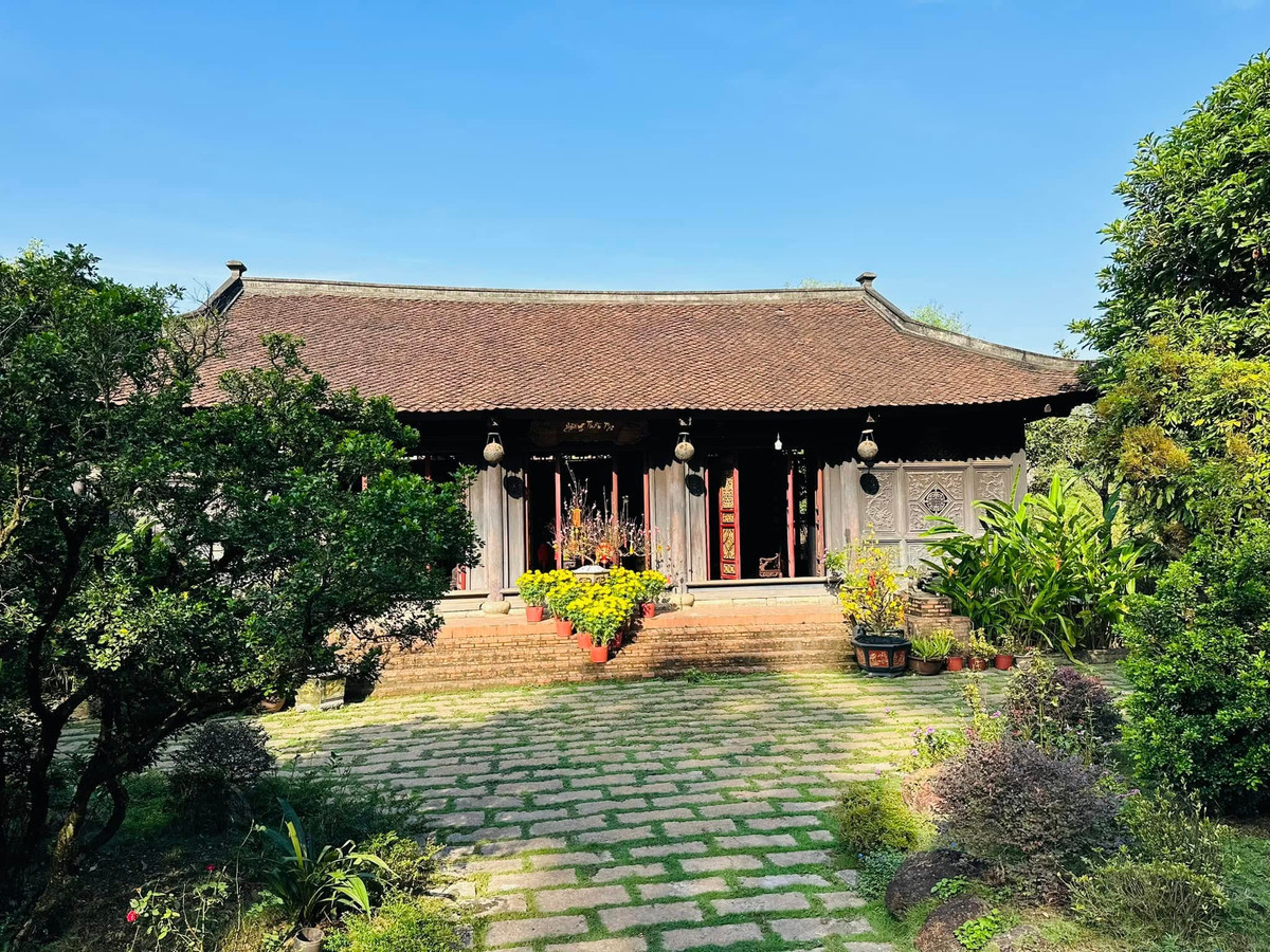 Căn nhà chính trong biệt phủ của Hoàng Mập là “xác” một ngôi nhà cổ hơn 100 năm tuổi ở Nam Định. Ảnh: FB Hoàng Minh Bùi