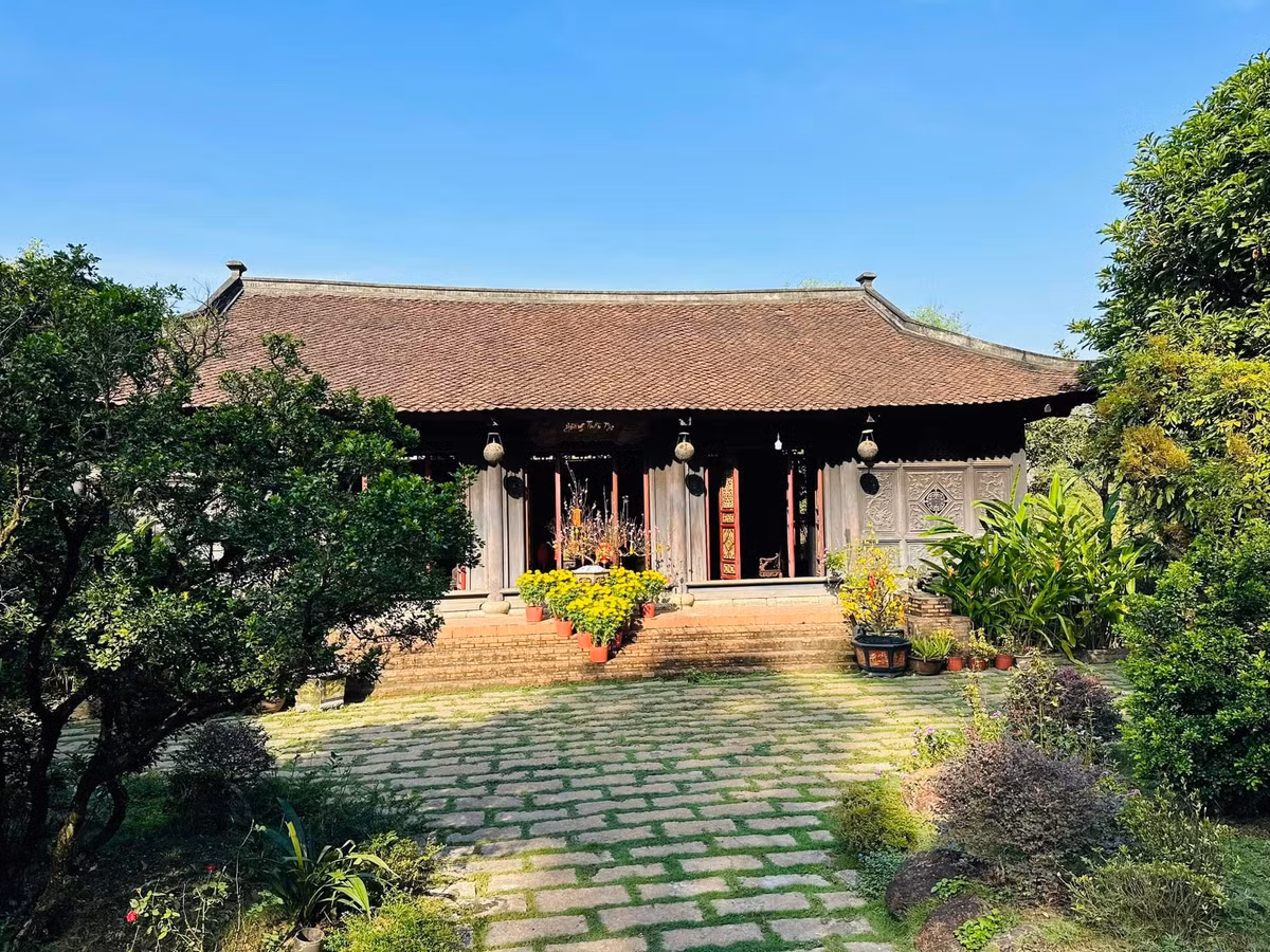 Căn nhà chính trong biệt phủ của Hoàng Mập là “xác” một ngôi nhà cổ hơn 100 năm tuổi ở Nam Định. Ảnh: FB Hoàng Minh Bùi