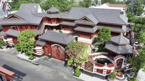 Toàn cảnh căn biệt phủ nhìn từ bên ngoài. Ảnh: FBNV