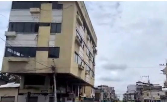 Tòa nhà có nền móng sâu và cực kỳ vững chắc. Ảnh chụp màn hình