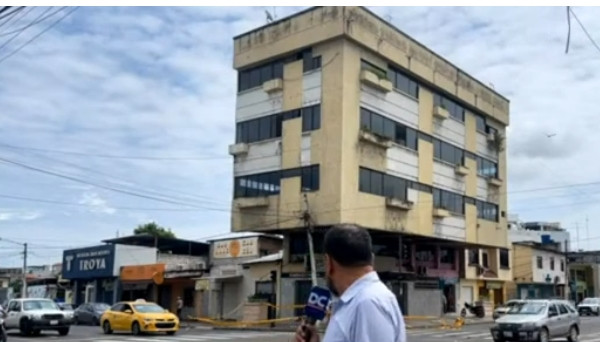 Dù có nhiều tranh cãi xung quanh việc thiết kế và độ an toàn, tòa nhà vẫn tiếp tục là một biểu tượng của phố Machala. Ảnh chụp màn hình