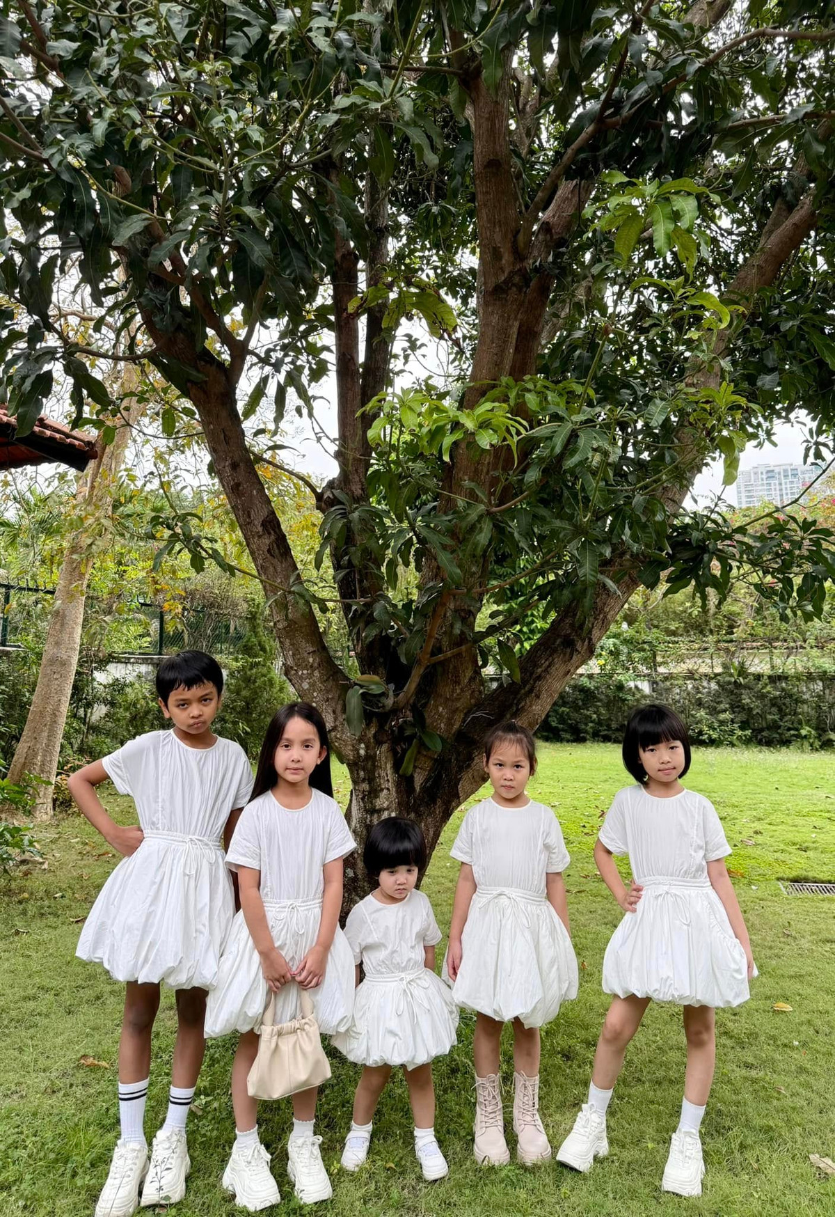 Khuôn viên rộng lớn mang đến sự an toàn và không gian vận động thoải mái cho các bé. Ảnh: FB Do Manh Cuong