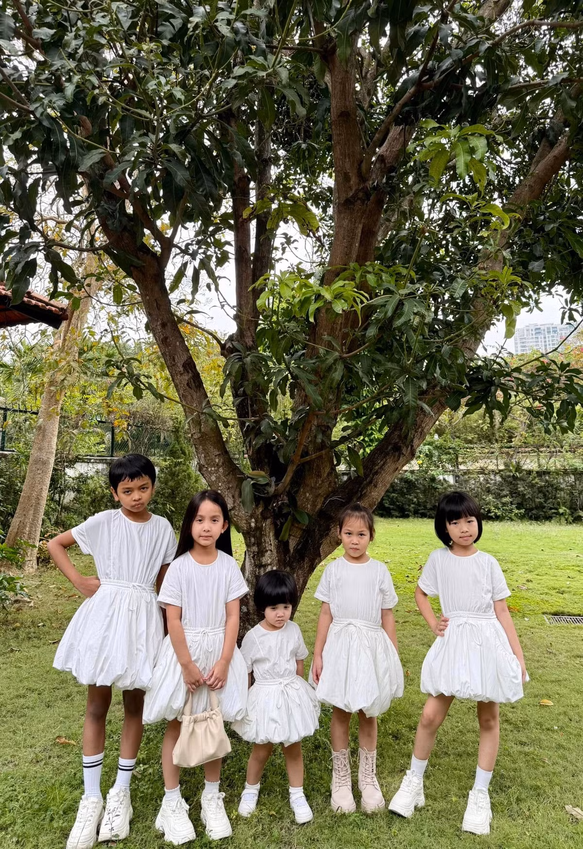 Khuôn viên rộng lớn mang đến sự an toàn và không gian vận động thoải mái cho các bé. Ảnh: FB Do Manh Cuong