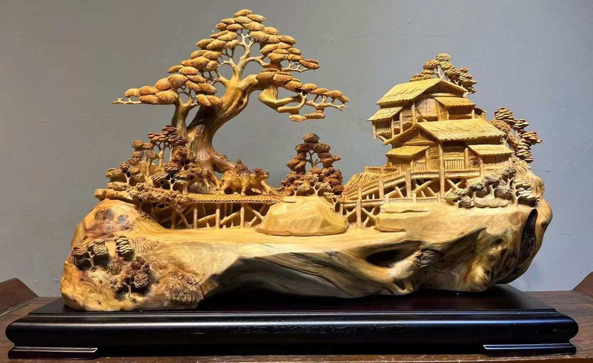 Nhờ vậy, gỗ nhai bách trở thành loại gỗ quý hiếm có tính ứng dụng cao trong đời sống. Ảnh: Mộc Khang