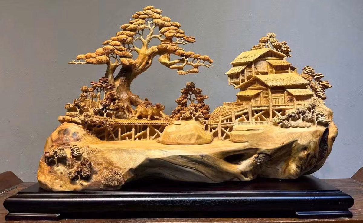 Nhờ vậy, gỗ nhai bách trở thành loại gỗ quý hiếm có tính ứng dụng cao trong đời sống. Ảnh: Mộc Khang