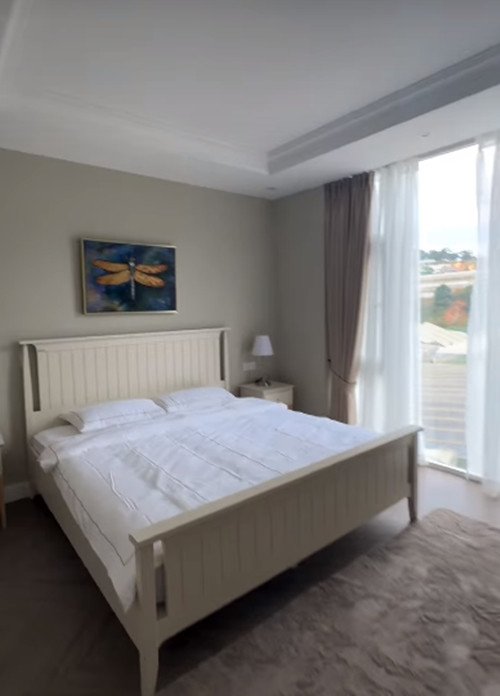 Phòng ngủ tiện nghi được nữ ca sĩ chuẩn bị cho con trai. Ảnh: FBNV