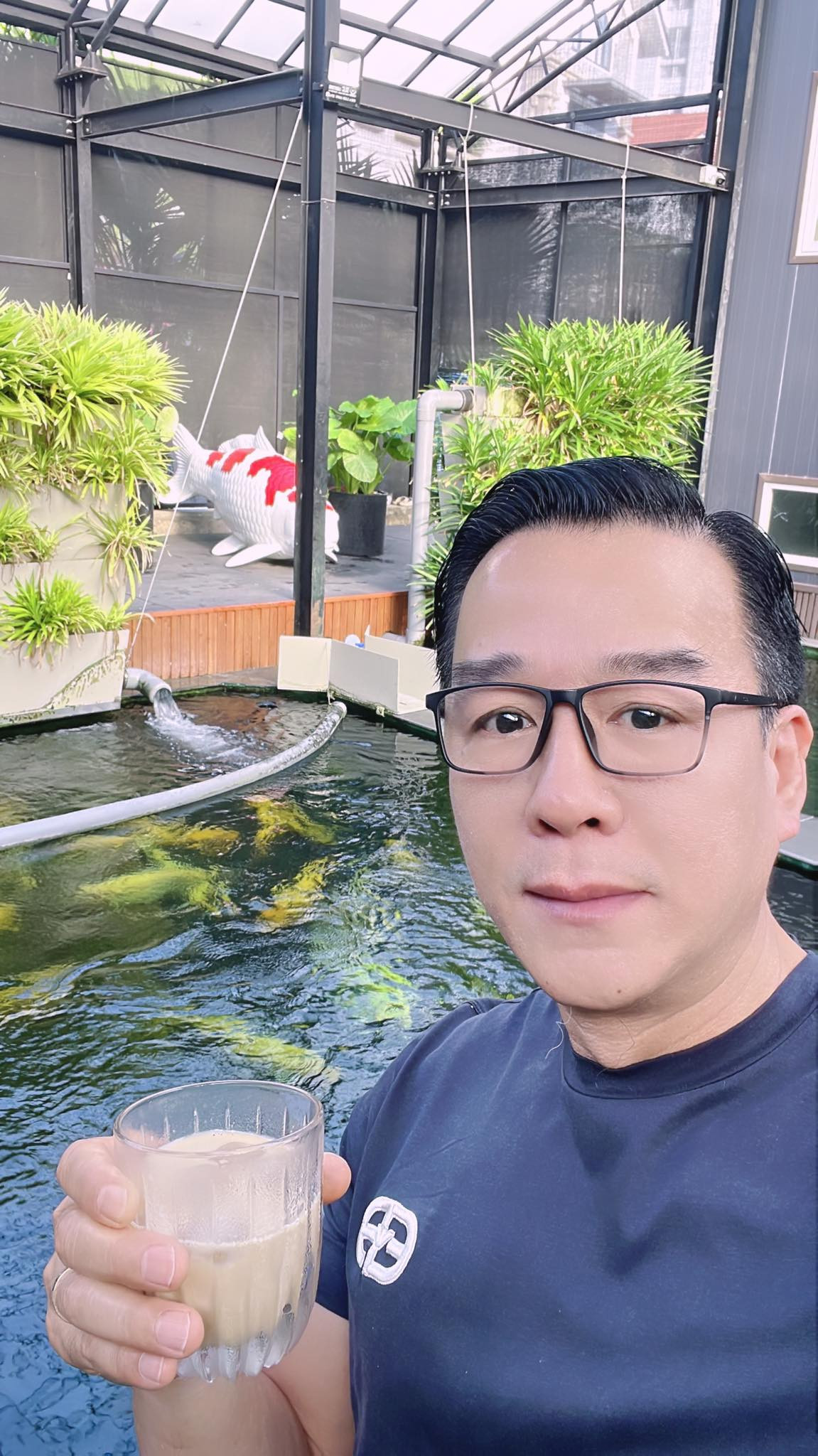 Ban đầu, anh tìm đến cá Koi "giải sầu" nhưng sau đó nó đã trở thành "cần câu cơm" của anh cho đến thời điểm hiện tại. Ảnh: FB Thang Ngo Koi Farm