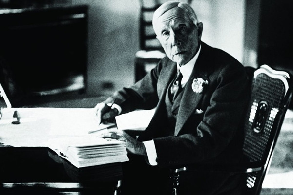 Năm 1916, Rockefeller trở thành tỷ phú đầu tiên của nước Mỹ. Thời điểm đó, khối tài sản của Rockefeller chiếm gần 2% giá trị nền kinh tế quốc gia. Nếu được điều chỉnh theo lạm phát, ngày nay tài sản của ông sẽ có giá trị khoảng 418 tỷ USD. Ảnh: History