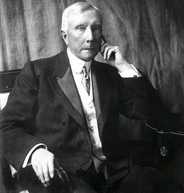 “Ông vua dầu mỏ” tôn trọng mọi quan điểm, chia công ty thành nhiều nhóm, nhiều bộ phận và kích thích họ cạnh tranh với nhau. Ảnh: Getty