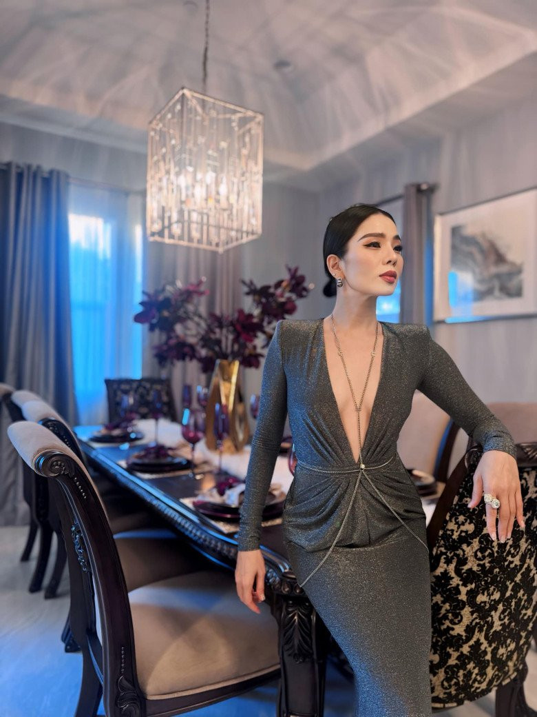 Hiện tại, Lệ Quyên chủ yếu sống trong trong căn biệt thự ở gần 600m2 tại TP HCM.