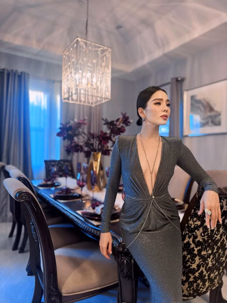 Hiện tại, Lệ Quyên chủ yếu sống trong trong căn biệt thự ở gần 600m2 tại TP HCM.