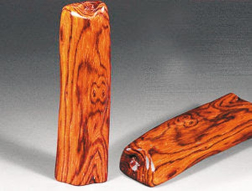 Tuy nhiên, năm 2021, thông tin hai cây hoàng hoa lê tại công viên Hải Khẩu, đảo Hải Nam được giao dịch với mức giá hơn 14 triệu nhân dân tệ, tương đương gần 50 tỷ đồng gây chấn động dư luận Trung Quốc. Ảnh minh họa