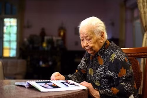 Chan dung dai gia hien hon 5.000 luong vang cho Nha nuoc-Hinh-2