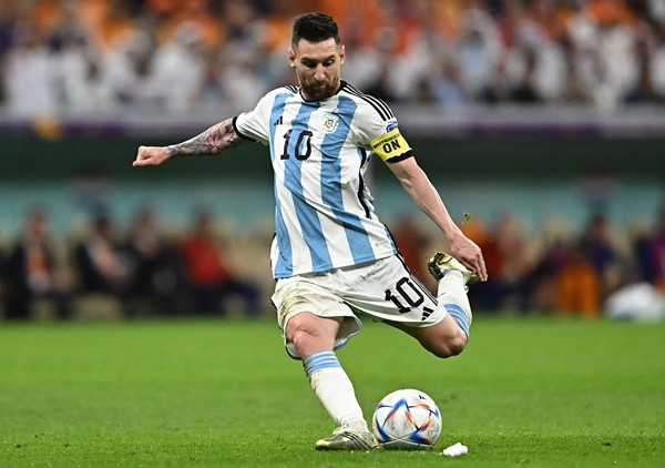 Hiện tại, Messi vẫn đang phát triển mạnh mẽ trong sự nghiệp thể thao của mình và kiếm được hàng triệu đô la từ các hợp đồng quảng cáo. Ảnh: Sports Illustrated