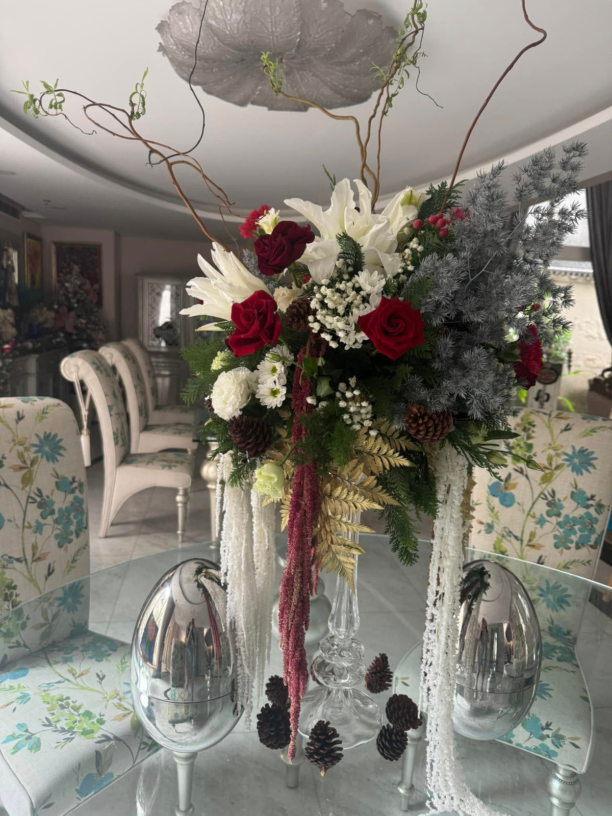 Từng góc trong nhà đều được chăm chút tỉ mỉ, kết hợp hài hòa giữa nét cổ điển và hiện đại. Ảnh: FBNV