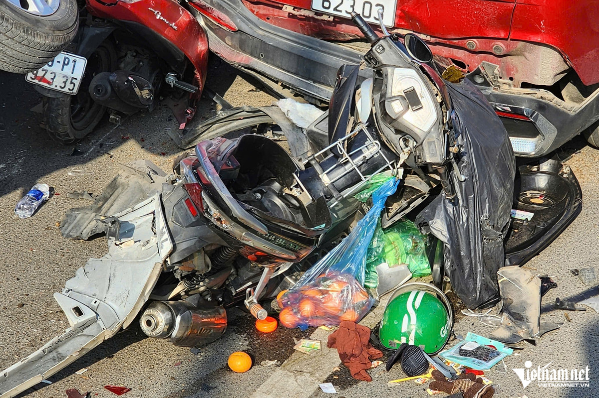 Buồn ngủ, đạp nhầm chân ga, tài xế ô tô gây tai nạn liên hoàn - Hình 2 Buon ngu, dap nham chan ga, tai xe o to gay tai nan lien hoan-Hinh-2