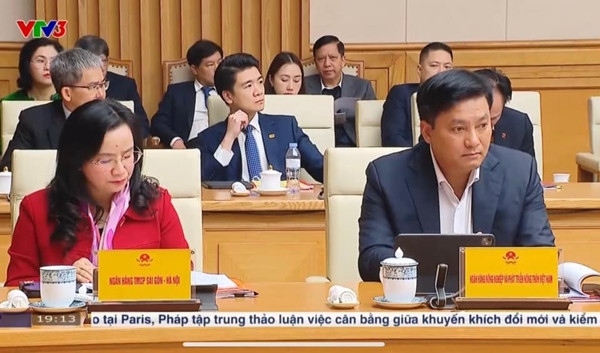 Đáng chú ý, Chủ tịch ACB Trần Hùng Huy cũng khen ngợi thần thái của Đỗ Quang Vinh. Sau đó, thiếu gia nhà bầu Hiển cũng trả lời khiêm nhường: “Vẫn thua anh”. Ảnh: Facebook