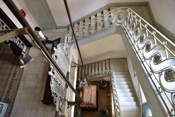 Dinh thự 99 cửa còn là là công trình đầu tiên ở Sài Gòn có thang máy - một hạng mục cực kỳ xa xỉ ở Việt Nam thời bấy giờ. Ảnh: Người đưa tin