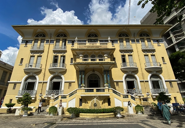 Gia đình Chú Hỏa từng sở hữu khoảng 20.000 căn nhà mặt tiền giữa đất Sài Gòn, trong đó đáng chú ý nhất dinh thự 99 cửa tại số 97 đường Phó Đức Chính (Quận 1, TP HCM). Ảnh: Người đưa tin