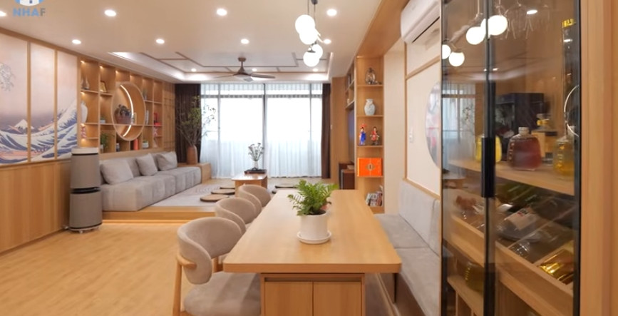 Nghệ sĩ Thái Sơn cho biết mới chuyển về căn nhà này được vài tháng. Sau khi mua lại, NSƯT Thái Sơn cho thiết kế lại toàn bộ nội thất. Ảnh chụp màn hình NhaF