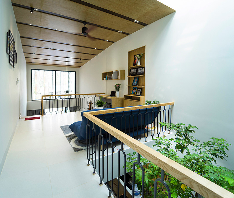 Tại không gian này, gia chủ có thể cảm nhận gió mát và ánh sáng từ giếng trời. Ảnh: QPS House