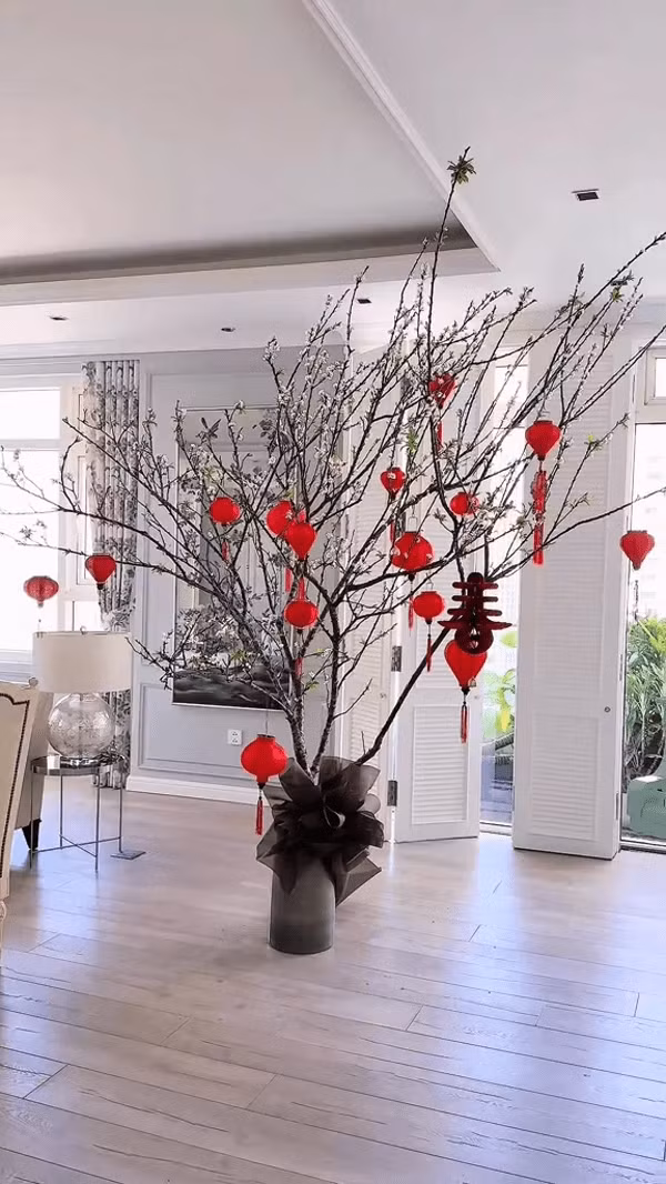 Trong đó, nổi bật nhất là căn penthouse 4,5 tầng, view nhìn thẳng ra Landmark 81 tại TP HCM. Ảnh chụp màn hình