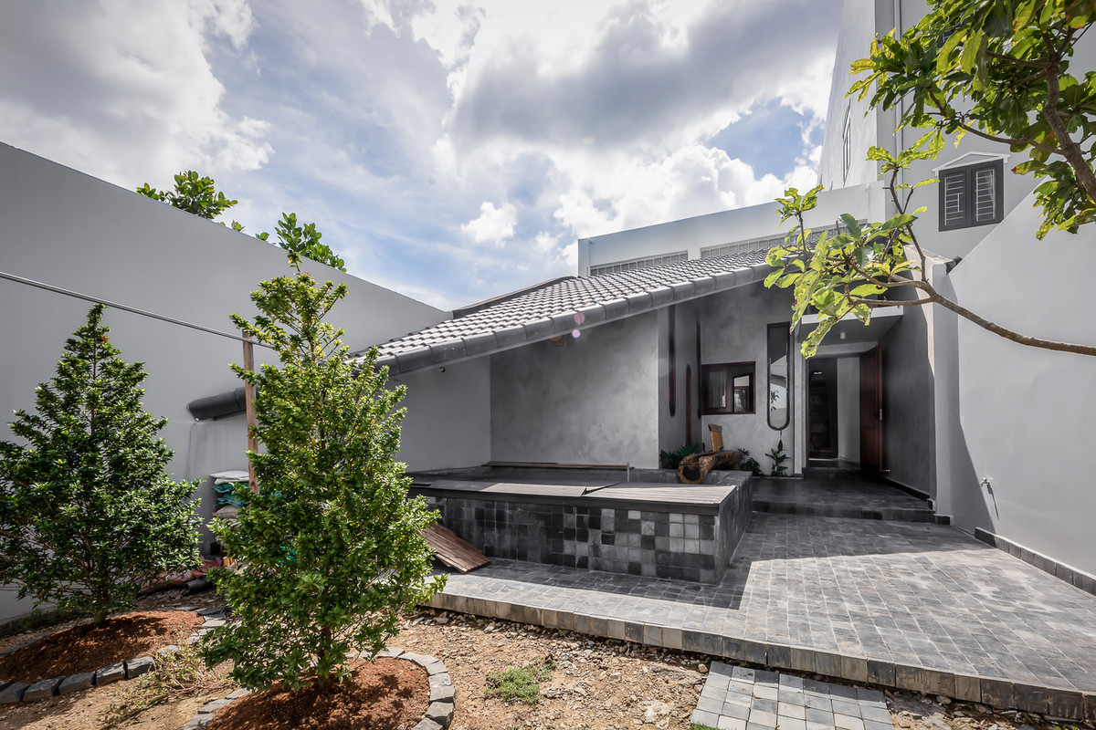 Lấy cảm hứng từ hình ảnh một cuốn nhật ký dài ghi lại những sự kiện và cảm xúc trong cuộc sống, kiến trúc sư đã xây dựng ngôi nhà như một sự phản ánh câu chuyện cuộc đời của một người. Ảnh: Minq Bui