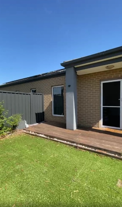 Nhà gồm 2 tầng, phòng ngủ và các không gian sinh hoạt chung chủ yếu ở tầng hai. Ảnh chụp màn hình