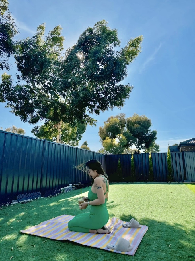 Ngôi nhà của Ốc Thanh Vân được thiết kế theo kiểu nhà vườn, có sân rộng rãi. Ảnh: FBNV