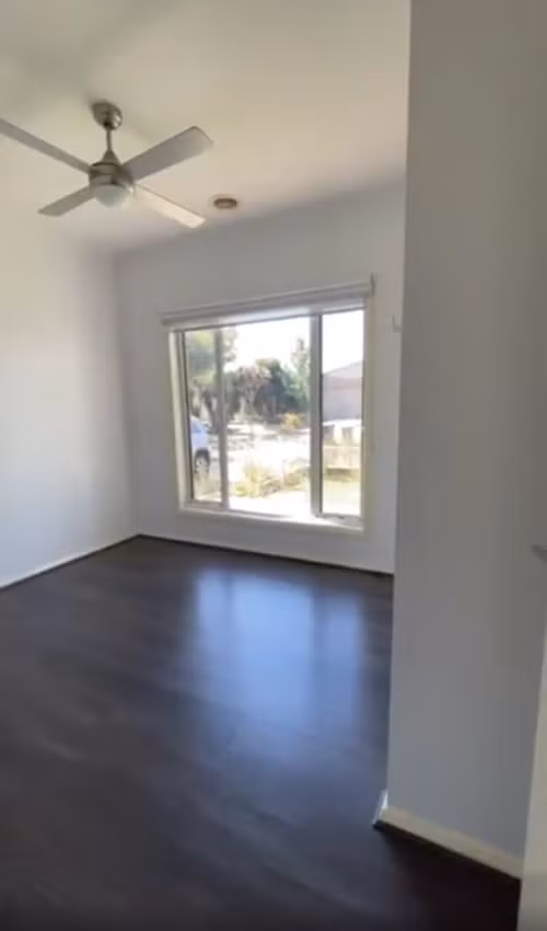 Sử dụng cửa kính nên căn nhà có nhiều ánh sáng. Ảnh chụp màn hình