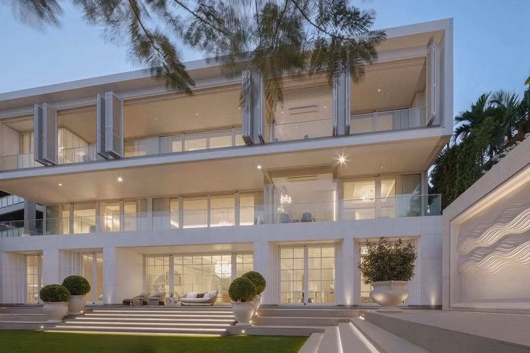 Nếu như dinh thự ở Bangkok ngập cây xanh cùng phong cách sang trọng thì biệt thự nghỉ dưỡng ven biển ở Cha-am của gia đình Madam Pang lại mang một màu sắc giản dị, thoải mái hơn. Ảnh: Chụp màn hình