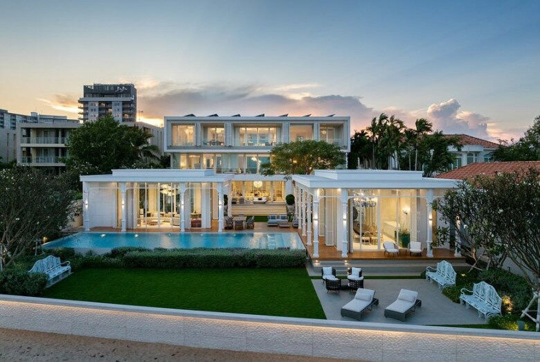 Ngoài dinh thự sang trọng rộng tới hơn 2.000m2 ở trung tâm Bangkok (Thái Lan), nữ đại gia Madam Pang từng nhiều lần chia sẻ về căn biệt thự trắng ven biển tại quận Cha-am. Ảnh: FB Madam Pang