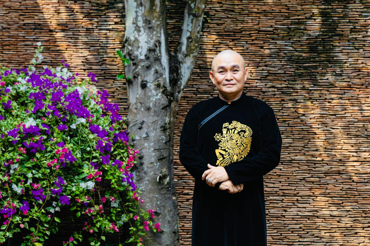 Một số nhà sản xuất tiết lộ, trong làng hài phía Bắc, nghệ sĩ Xuân Hinh là người có giá cát-xê đóng hài Tết cao nhất. Ảnh: FB Xuân Hinh