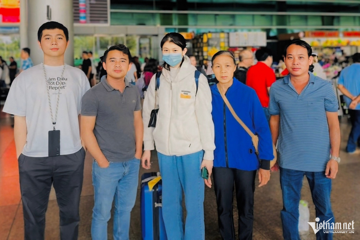 Mẹ của nữ sinh mất tích ở TPHCM nghẹn ngào đón con về Me cua nu sinh mat tich o TPHCM nghen ngao don con ve