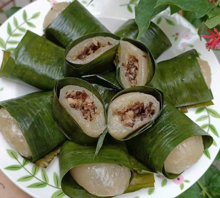 Nhưng ngày nay, bánh sắn trở thành đặc sản, được nhiều người lùng mua về ăn hoặc làm quà biếu. Ảnh: Facebook