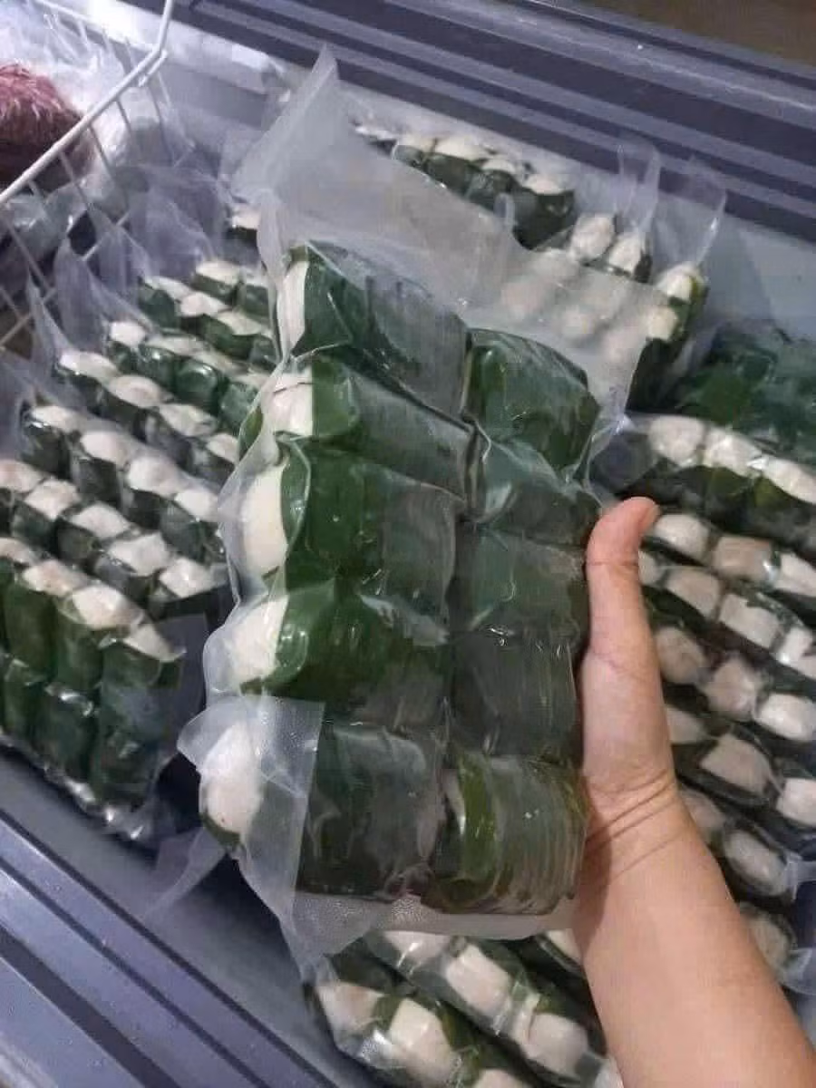 Do vậy, bánh sắn được nhiều khách hàng ưa chuộng. Chị Thanh chủ yếu làm bánh theo đơn đặt hàng trước. Ảnh: Facebook