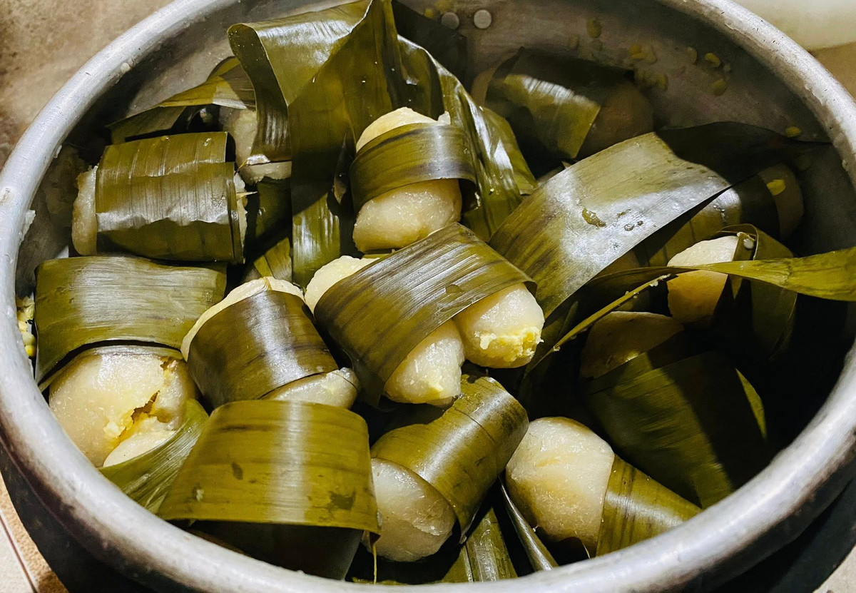 Chị Thanh (một người bán hàng online) cho biết, bánh sắn Phú Thọ có vỏ bánh bùi bùi dai dai, thơm vị sắn, mùi vị gắn với tuổi thơ của rất nhiều chị em. Ảnh: Facebook