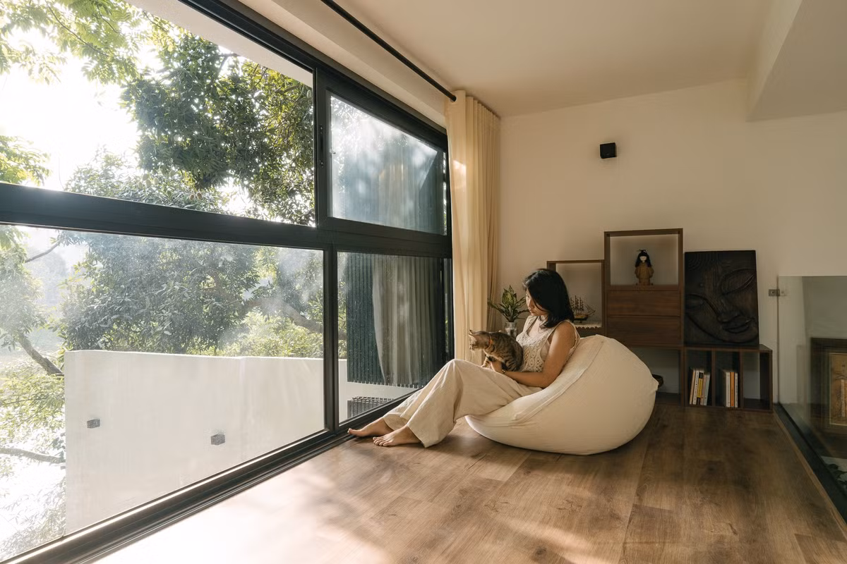 Gác lửng là nơi đọc sách, thư giãn và ngắm cảnh sông nước. Ảnh: Luke Nguyen Lab