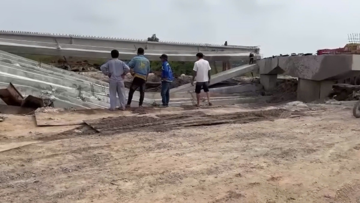 Gãy 9 phiến dầm trên cao tốc Biên Hòa - Vũng Tàu Gay 9 phien dam tren cao toc Bien Hoa - Vung Tau