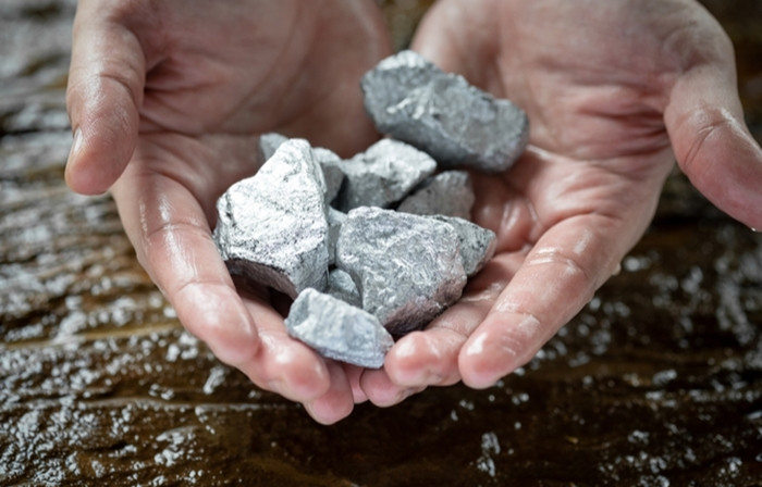 Rhodium cứng và có nhiệt độ nóng chảy cao ở mức 1.963 độ C. Do nhiệt độ nóng chảy cao nên thợ kim hoàn khó chế tác rhodium hơn các kim loại khác. Ảnh: Getty