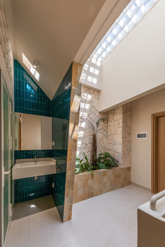 Một góc khác ngập nắng trong căn nhà. Ảnh: Minq Bui