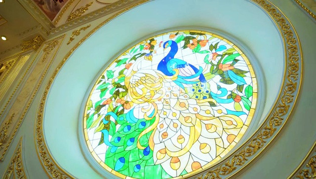 Hàng trăm ô kính 3 lớp, ô cửa sổ mang ánh sáng tự nhiên nhiều nhất có thể cho không gian bên trong. Ảnh: Odditycentral