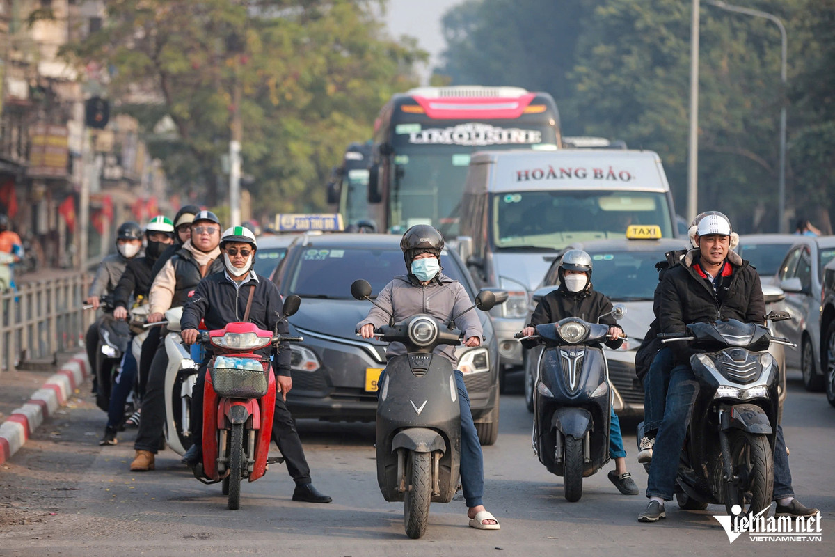 Nga tu tai Ha Noi khac la trong ngay dau tang muc xu phat-Hinh-3