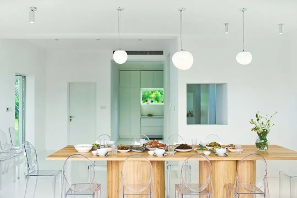 Mỗi cuối tuần, ngôi nhà không còn là nơi tụ tập của 4 thế hệ mà nhiều hàng xóm và bạn bè cũng đến tham quan không gian tuyệt đẹp này. Ảnh: The Paper