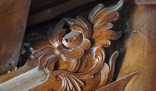 Hoa văn chạm khắc tinh xảo trên cột, kèo. Ảnh: Vietnamnet