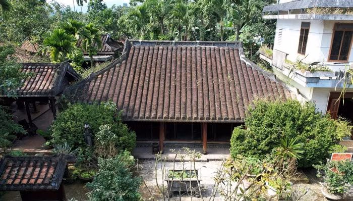 Nhà cổ Tích Thiện Đường bình yên giữa vườn cây xanh. Ảnh: Vietnamnet